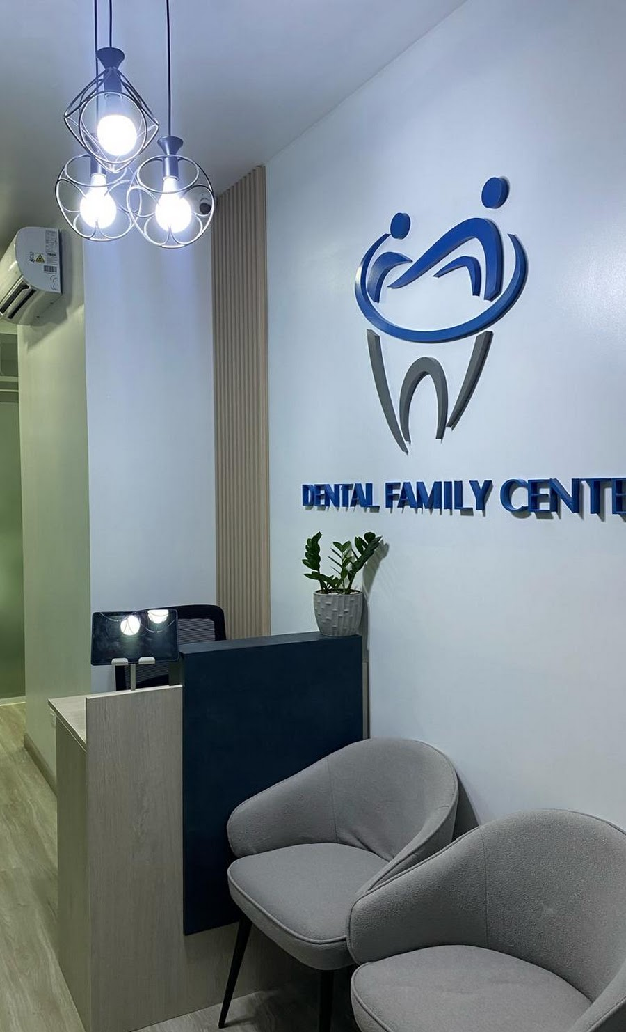 Recepción elegante de la clínica Dental Family Center en Santo Domingo